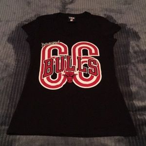 Excellent condition size small Chicago Bulls tee